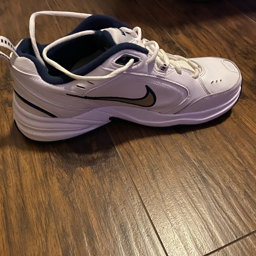 Authentic Nike Men”s Sneakers size11 NWOT - Picture 5 of 11